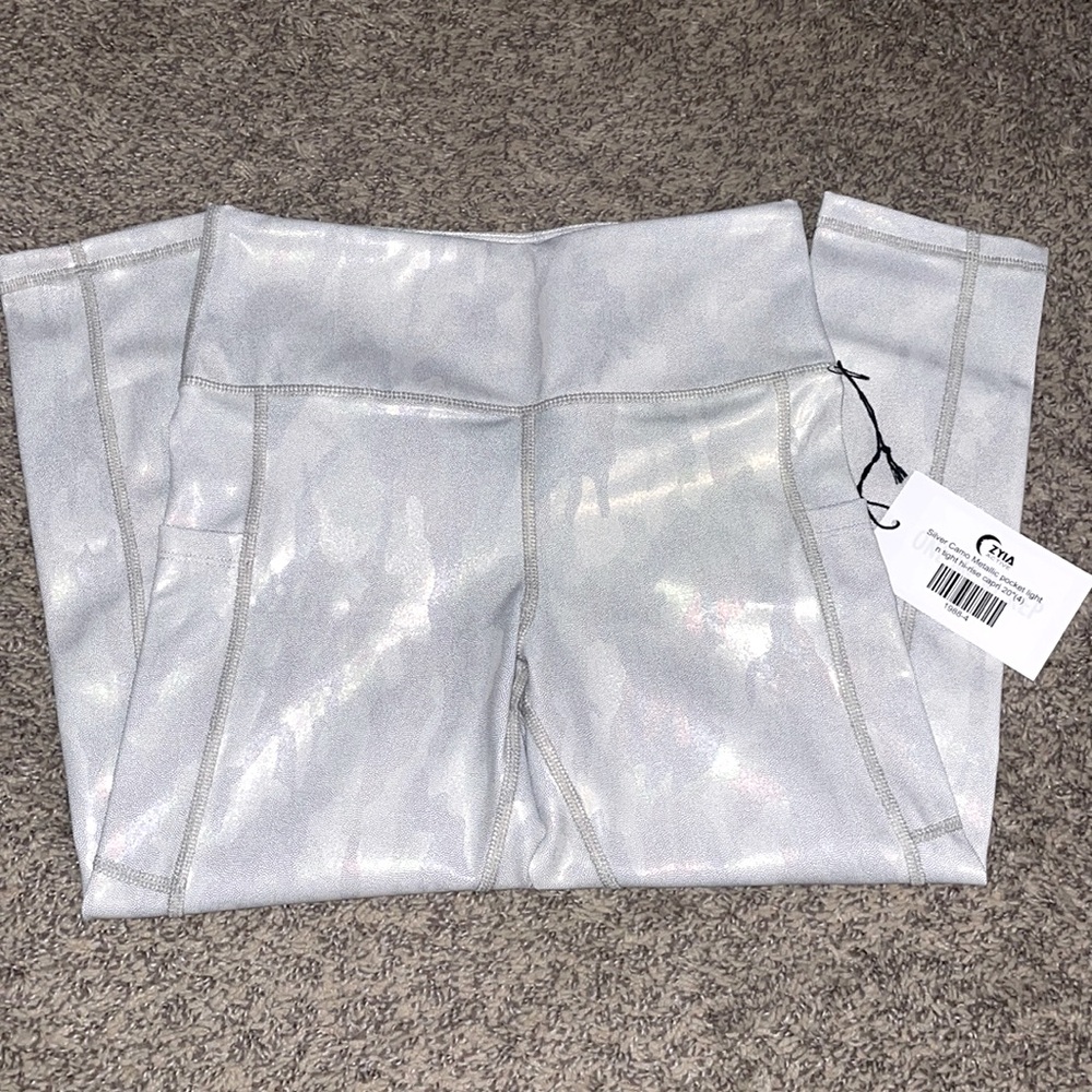BRAND NEW ZYIA size 4 silver camo metallic light n tight hi-rise Capri 20”
